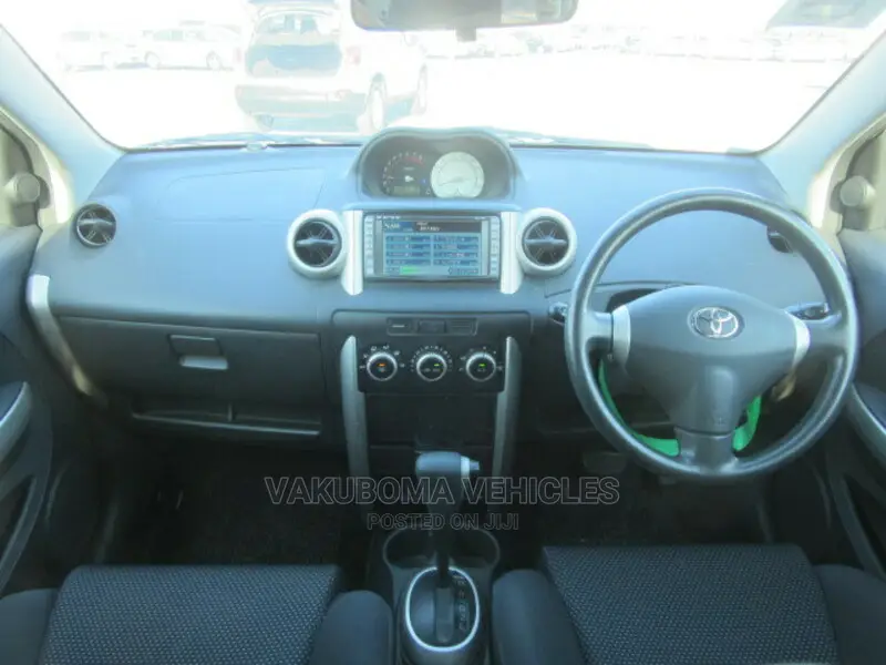 Toyota IST 2004 Silver