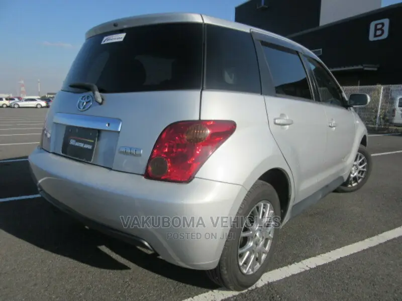 Toyota IST 2004 Silver