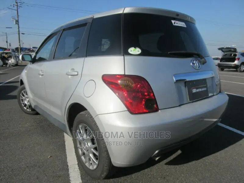 Toyota IST 2004 Silver
