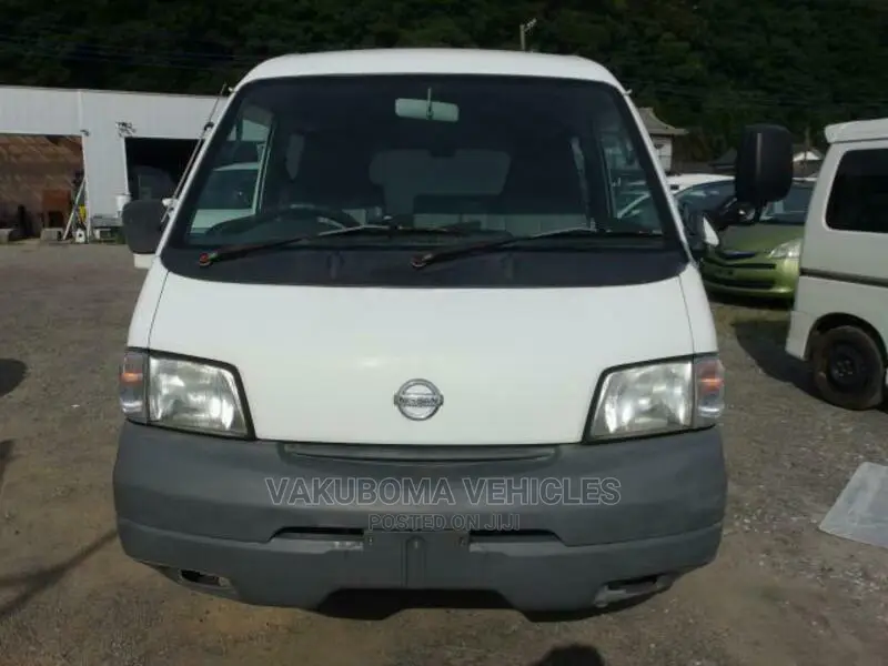 Nissan Caravan (Urvan) 2004 White