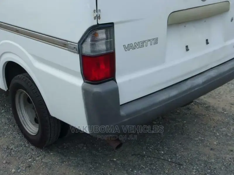Nissan Caravan (Urvan) 2004 White