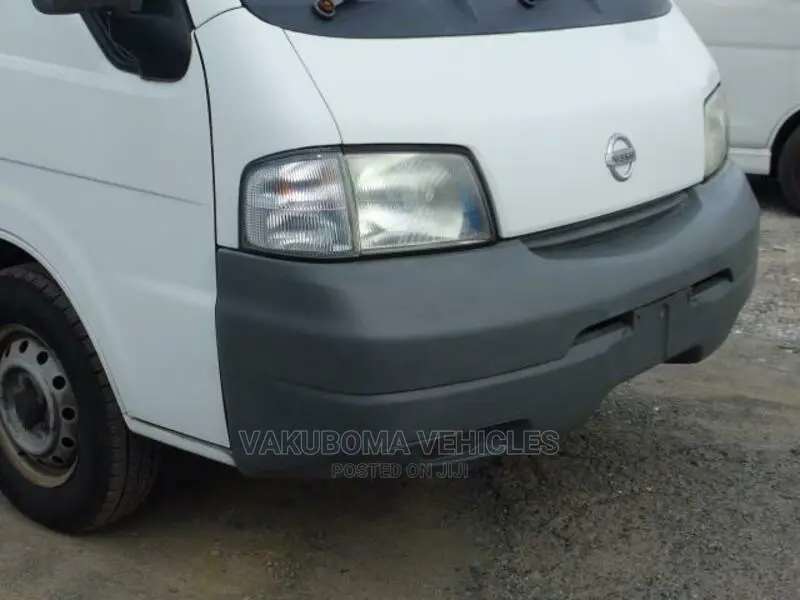 Nissan Caravan (Urvan) 2004 White