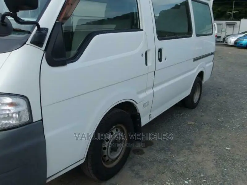Nissan Caravan (Urvan) 2004 White