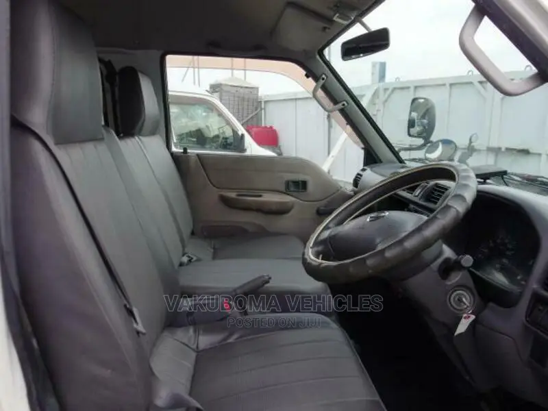 Nissan Caravan (Urvan) 2004 White