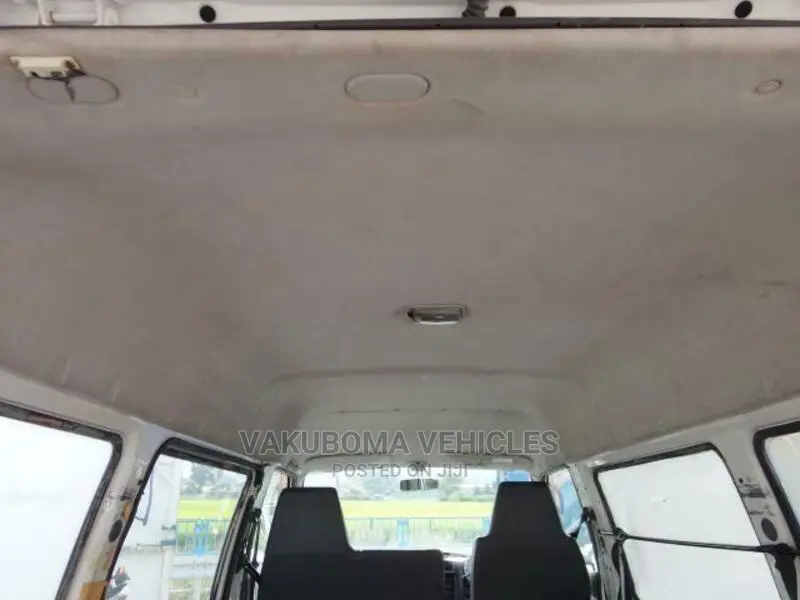Nissan Caravan (Urvan) 2004 White