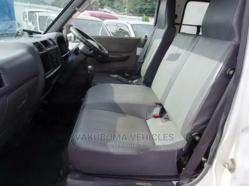 Nissan Caravan (Urvan) 2004 White