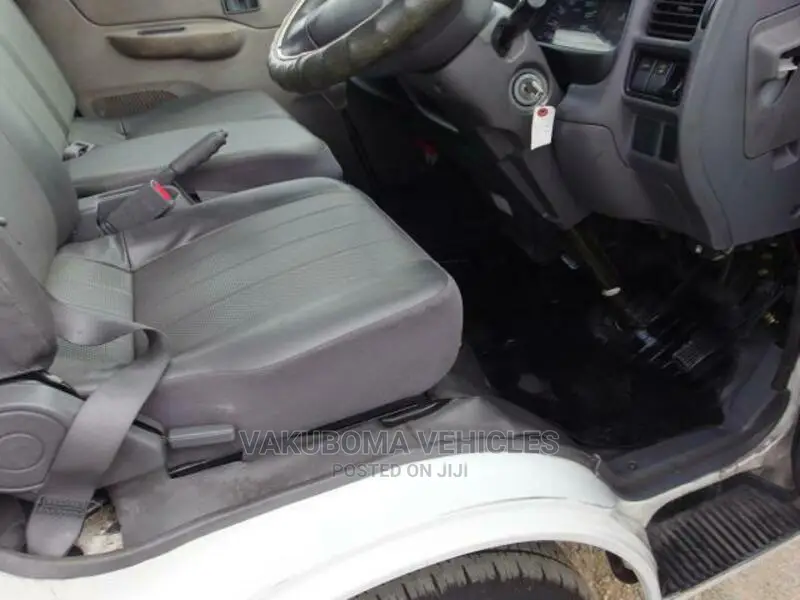 Nissan Caravan (Urvan) 2004 White