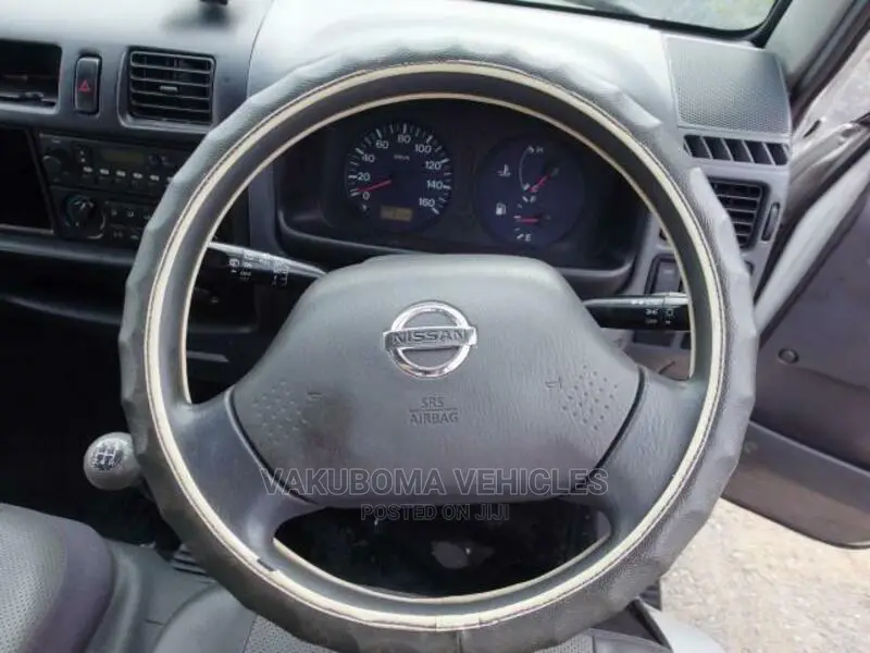Nissan Caravan (Urvan) 2004 White
