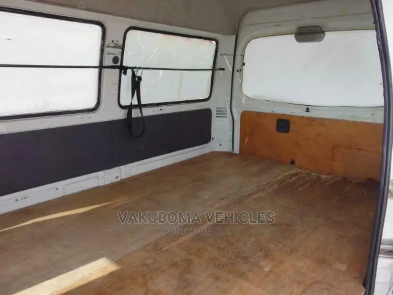 Nissan Caravan (Urvan) 2004 White