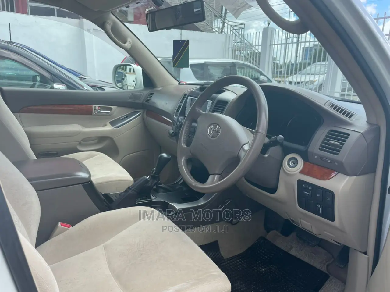 Toyota Land Cruiser 2005 White