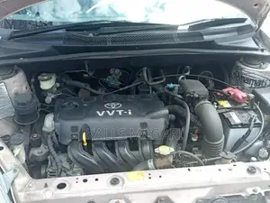 Toyota Vitz 2004 Pink
