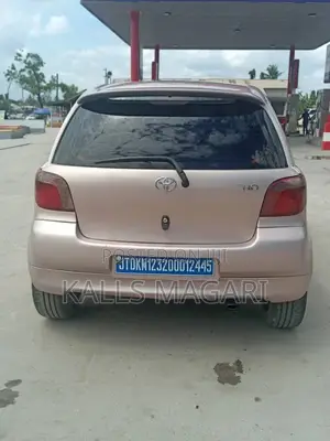 Toyota Vitz 2004 Pink