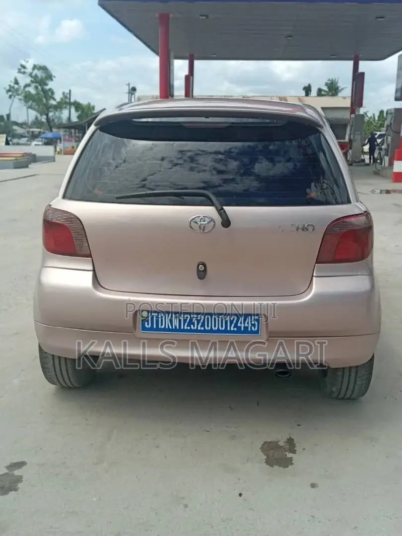 Toyota Vitz 2004 Pink