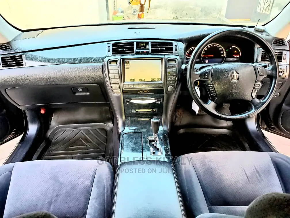 Toyota Crown 2004 Black