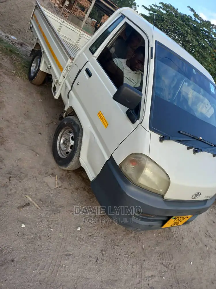 Toyota Lite-ace 2004 White
