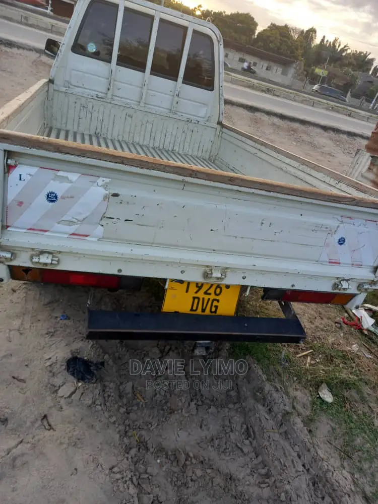 Toyota Lite-ace 2004 White