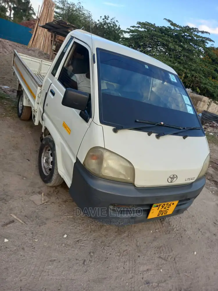 Toyota Lite-ace 2004 White