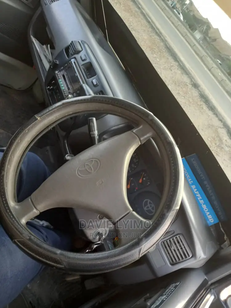Toyota Lite-ace 2004 White
