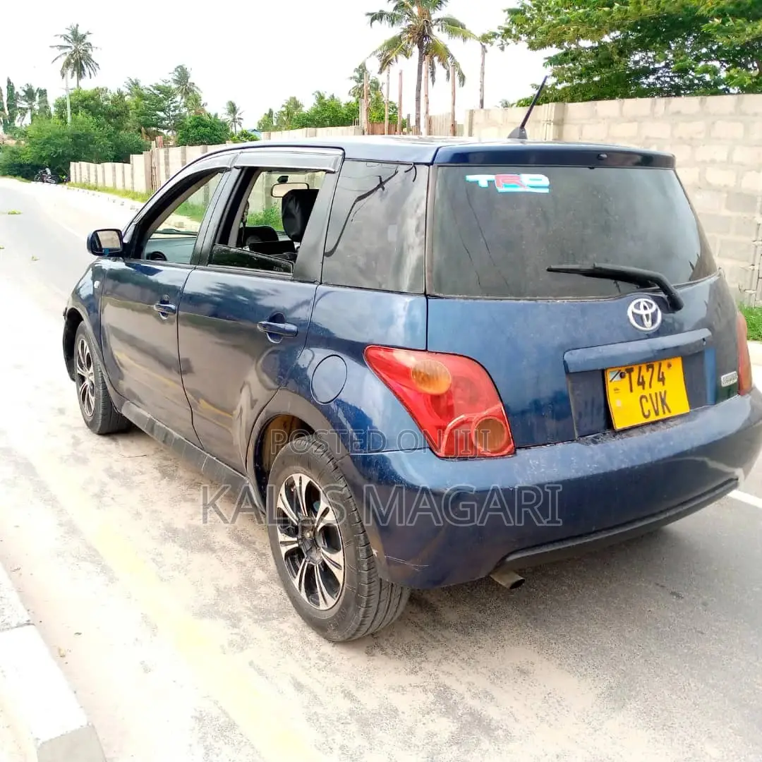 Toyota IST 2004 Blue