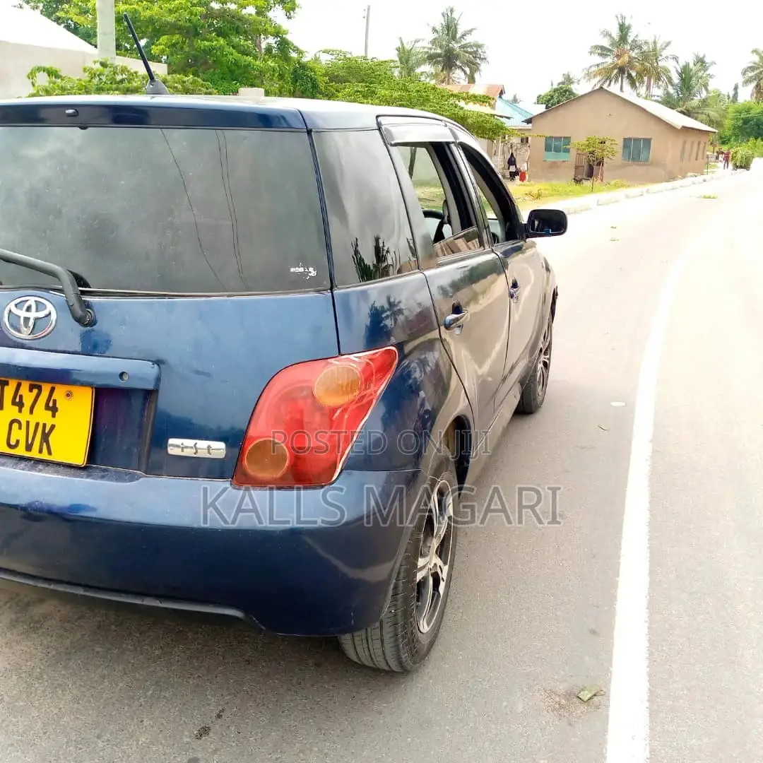 Toyota IST 2004 Blue