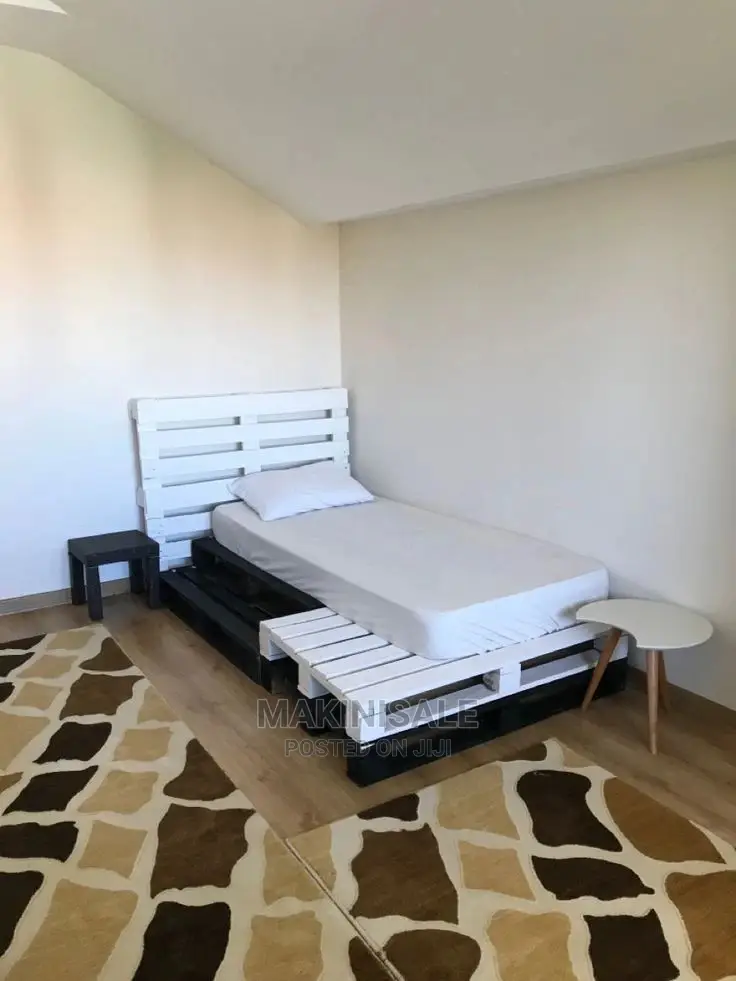 Pallet Nzuri Sana Bei Yetu Ni Poa Sana Tupigie