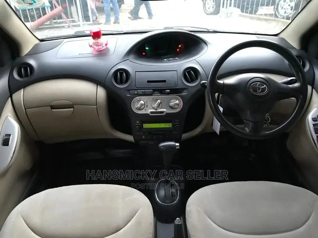 Toyota Vitz 2004 Blue