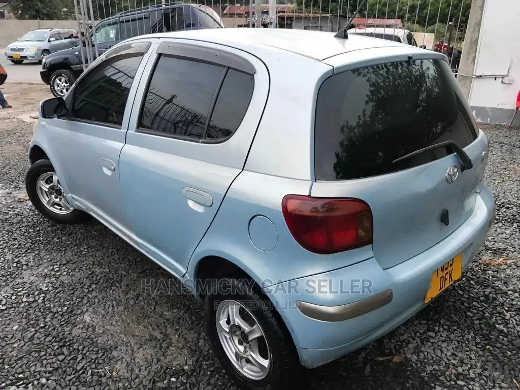 Toyota Vitz 2004 Blue