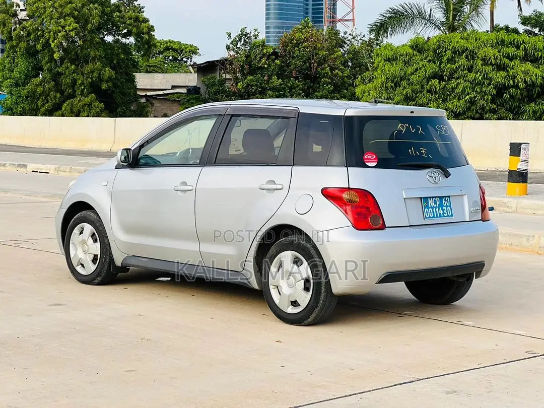 Toyota IST 2003 Silver