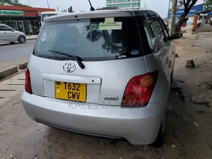 Toyota IST 2002 Silver
