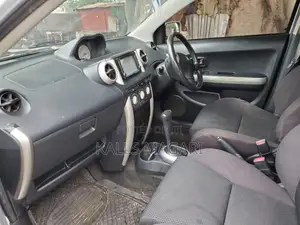 Toyota IST 2002 Silver