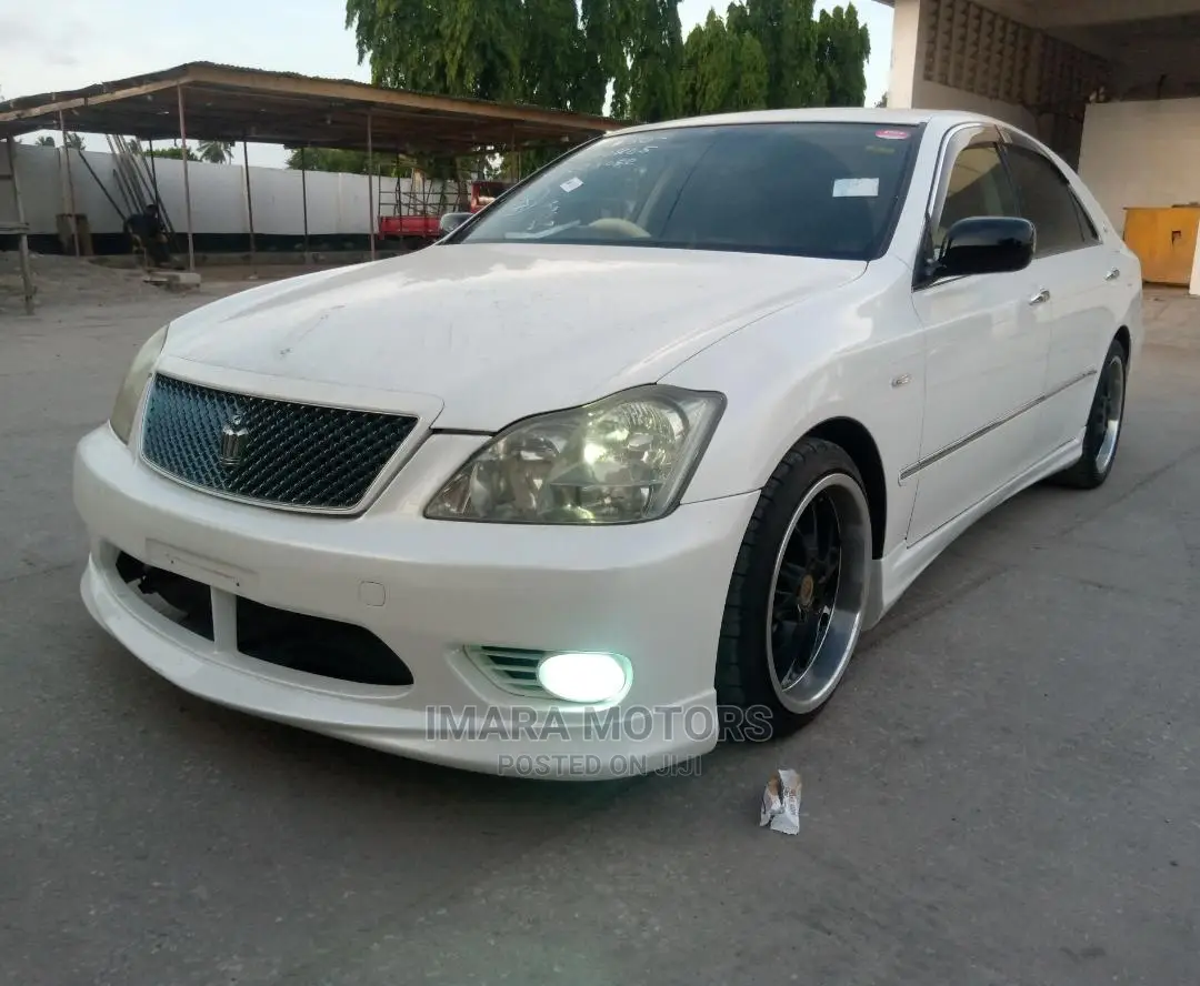 Toyota Crown 2004 White