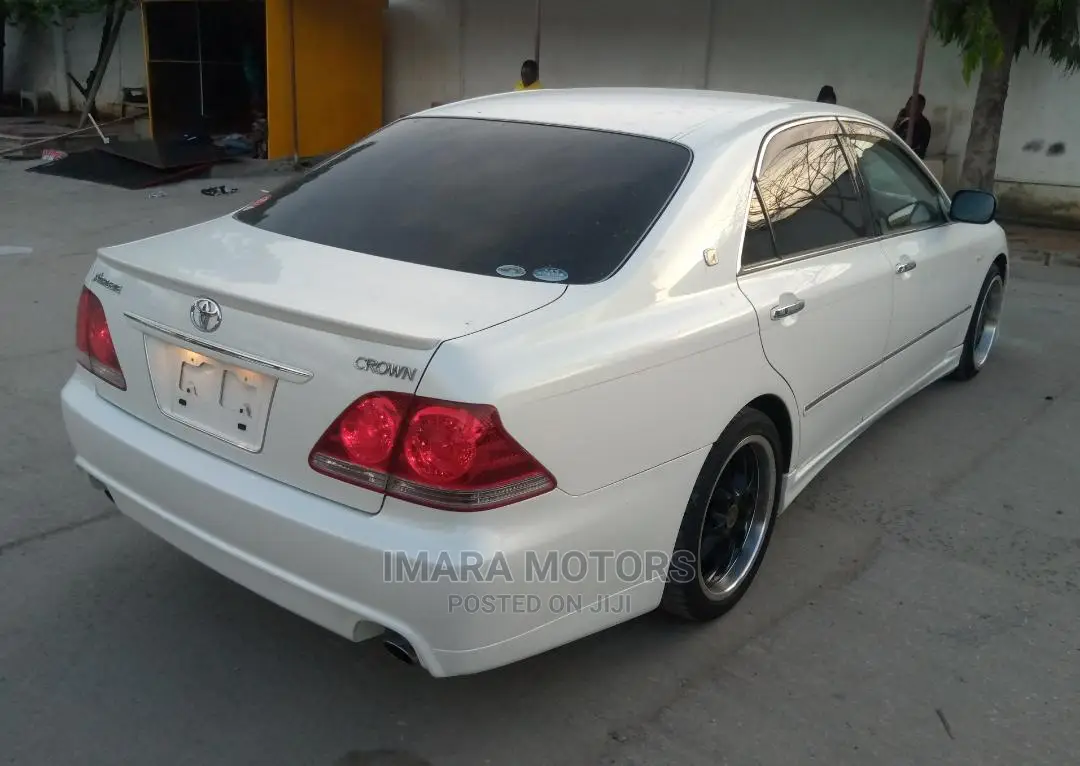 Toyota Crown 2004 White