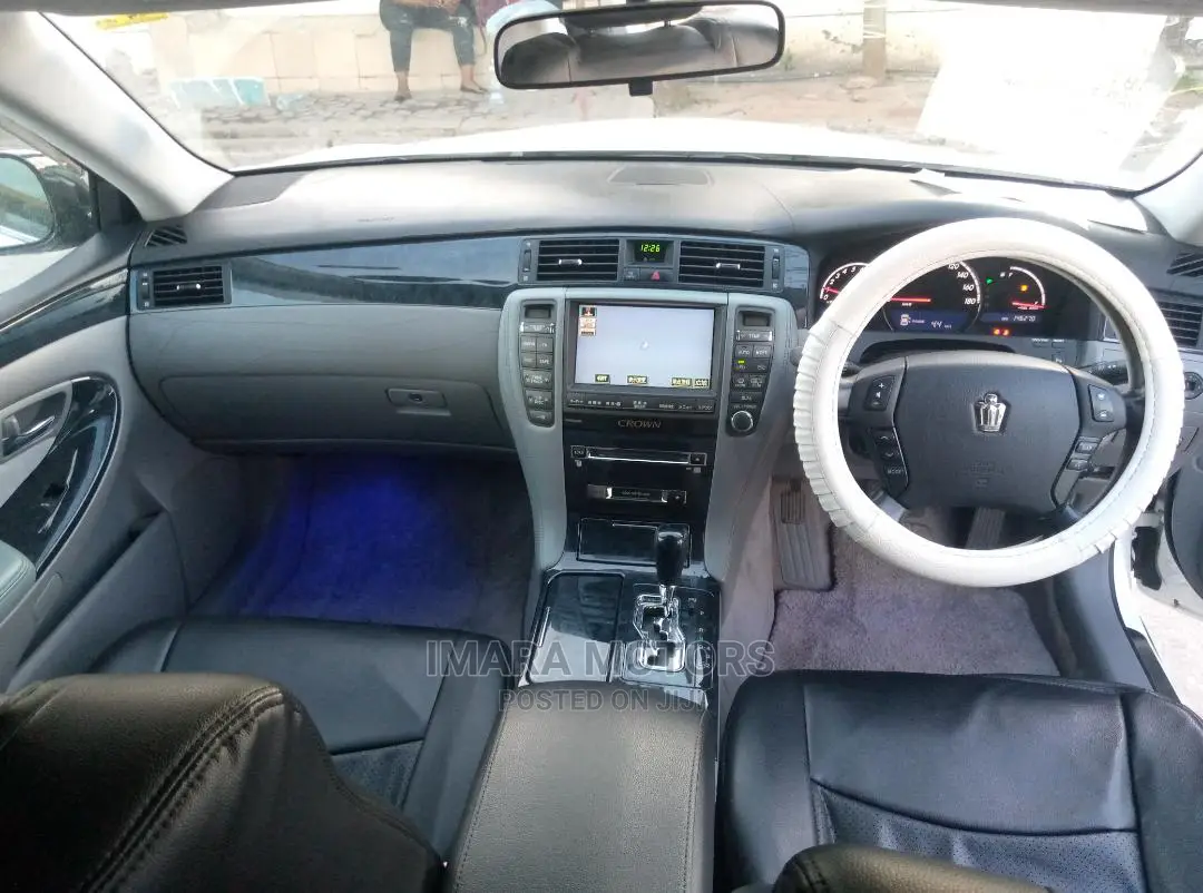 Toyota Crown 2004 White