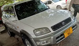 Toyota RAV4 1999 Pearl