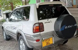 Toyota RAV4 1999 Pearl