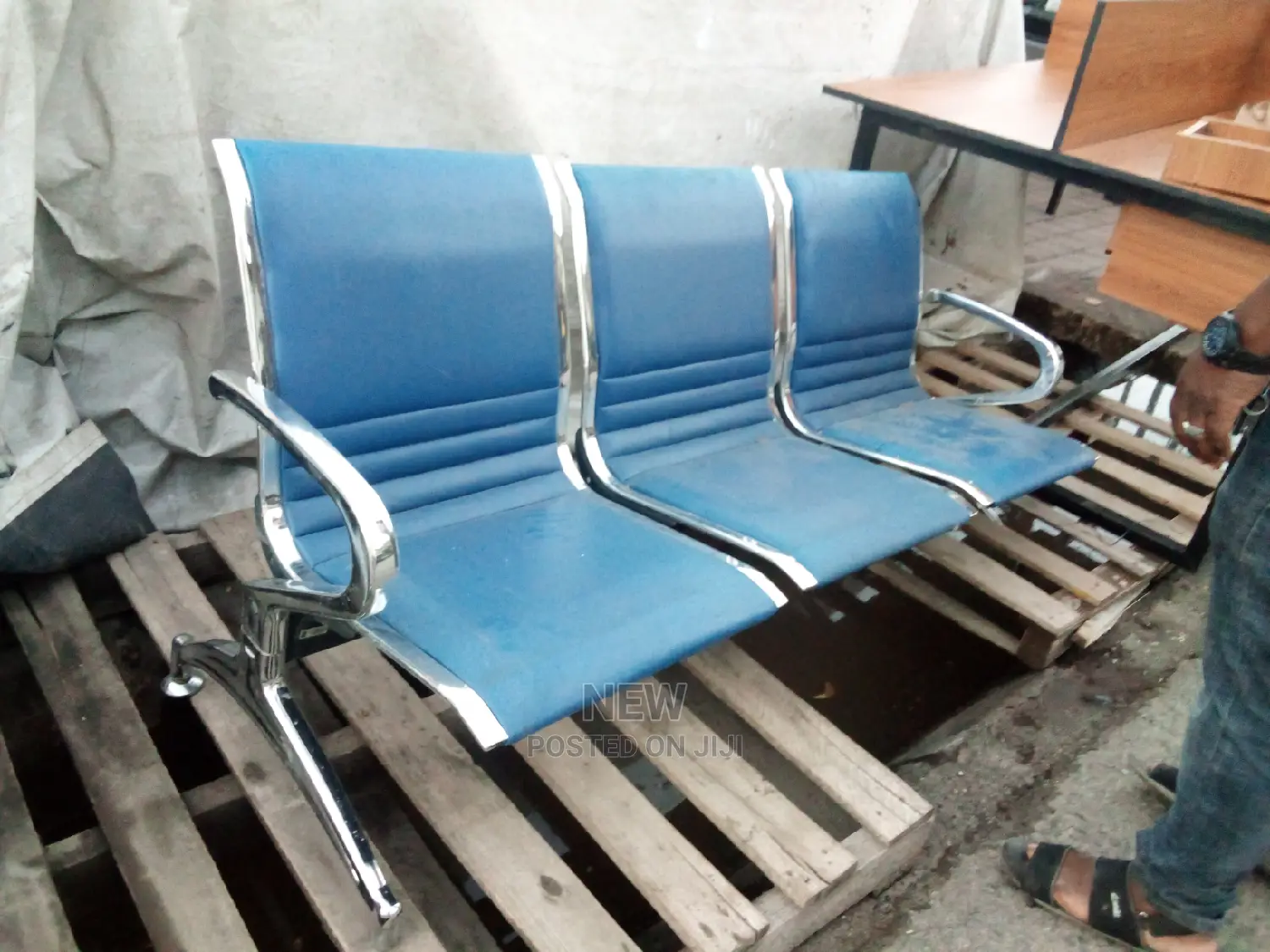 Repair Waiting Chair