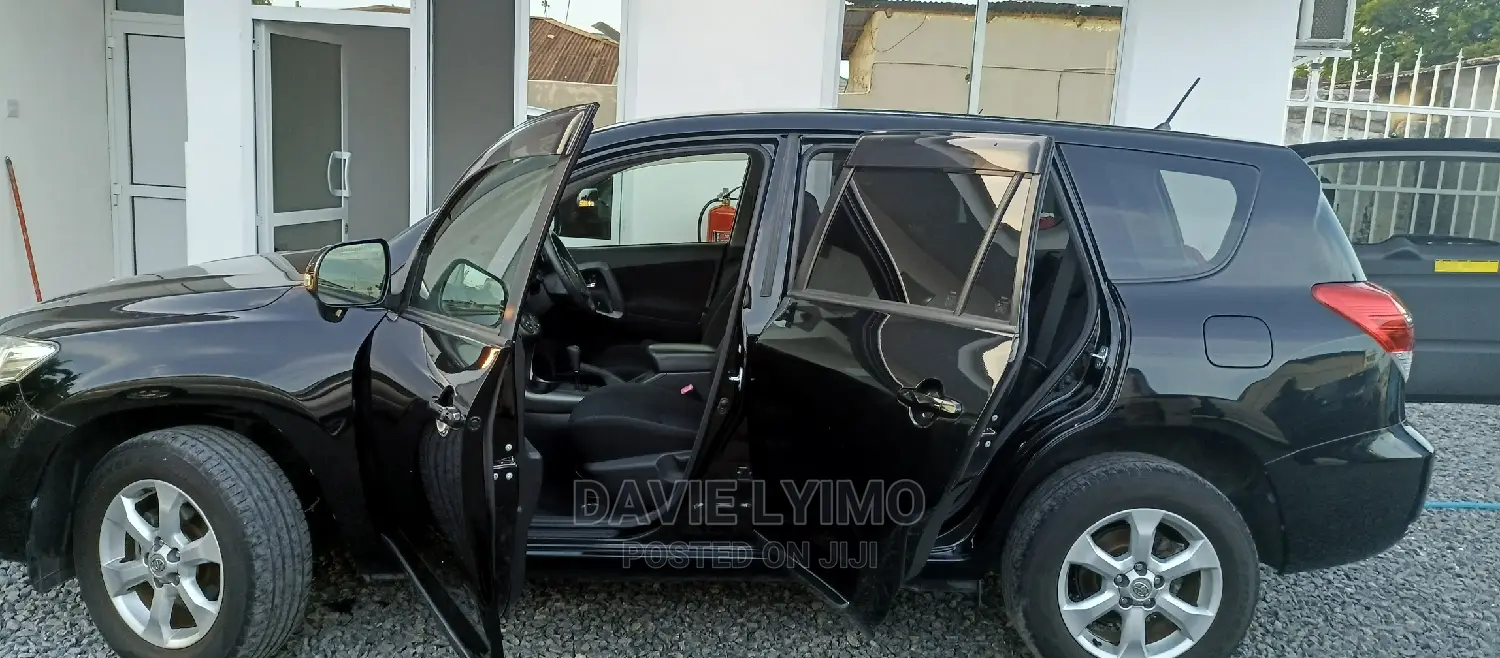 Toyota Vanguard 2010 Black