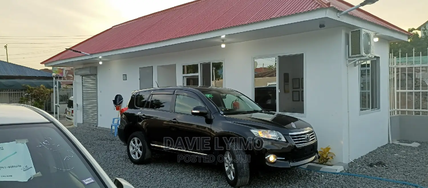 Toyota Vanguard 2010 Black