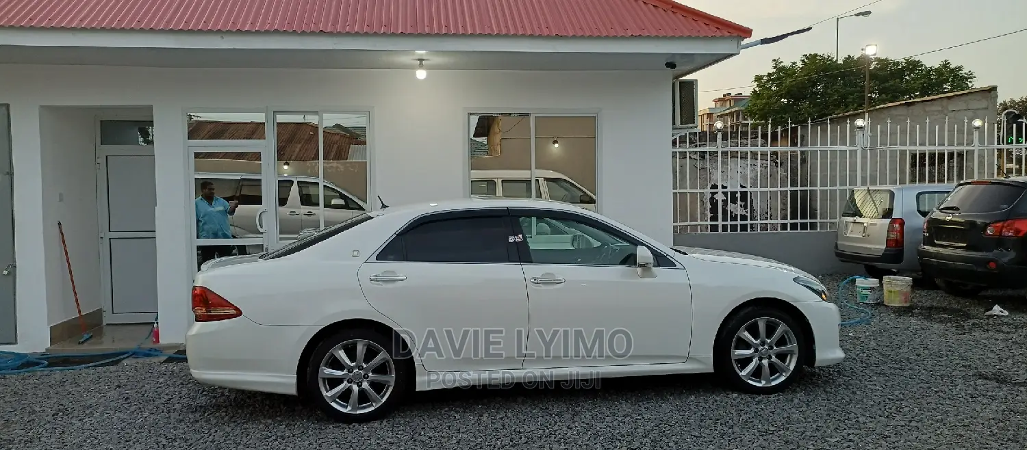 Toyota Crown 2009 White