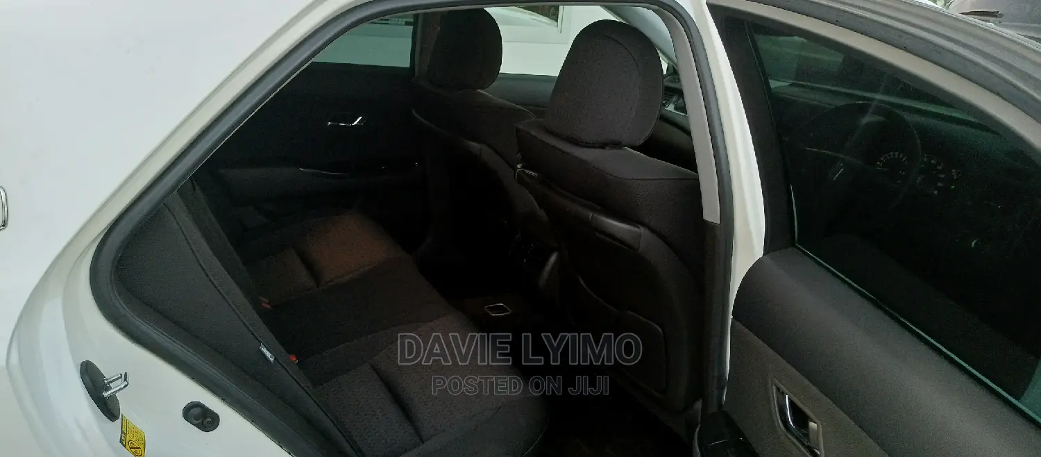 Toyota Crown 2009 White