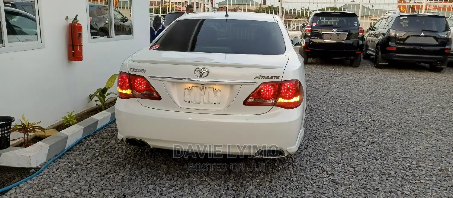 Toyota Crown 2009 White