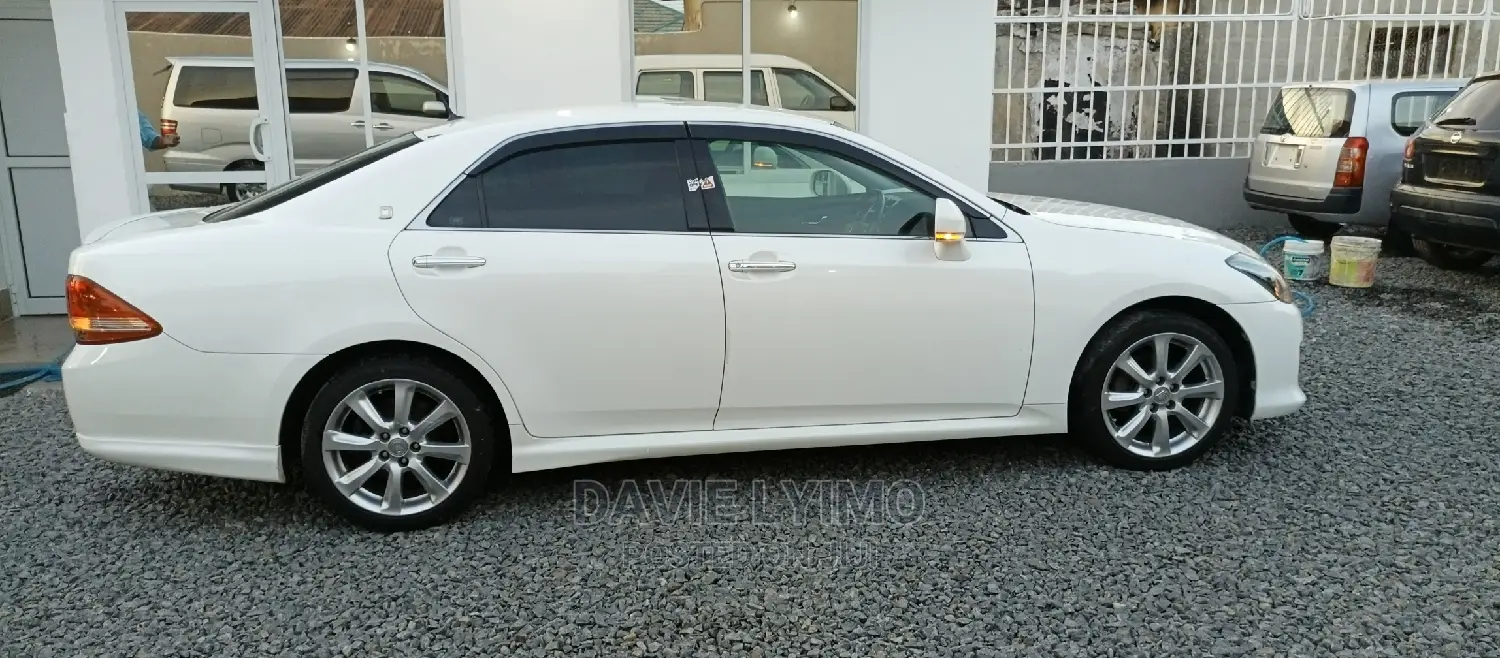 Toyota Crown 2009 White