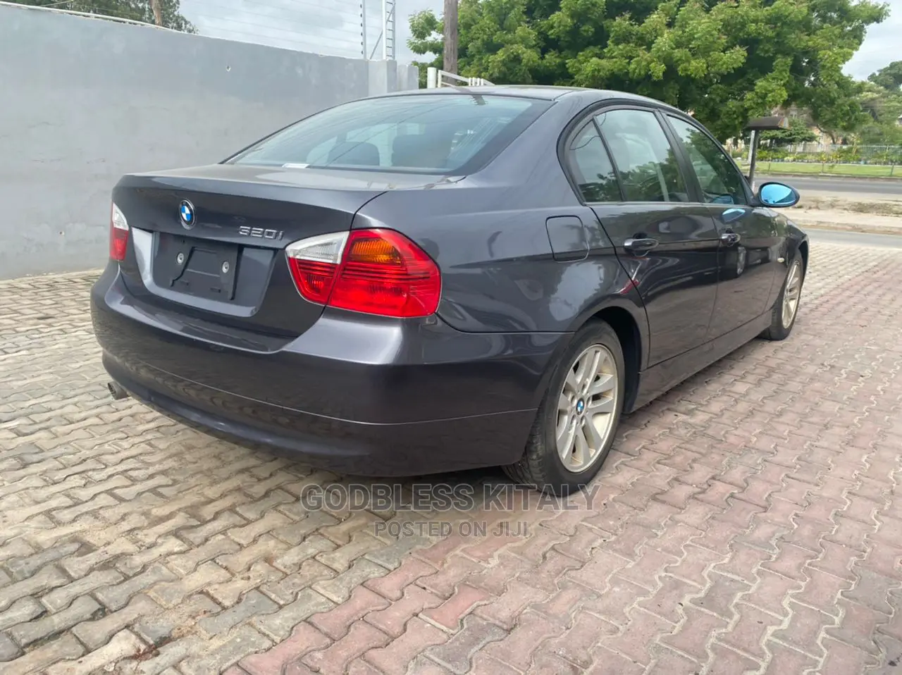 BMW 320i 2005 Black