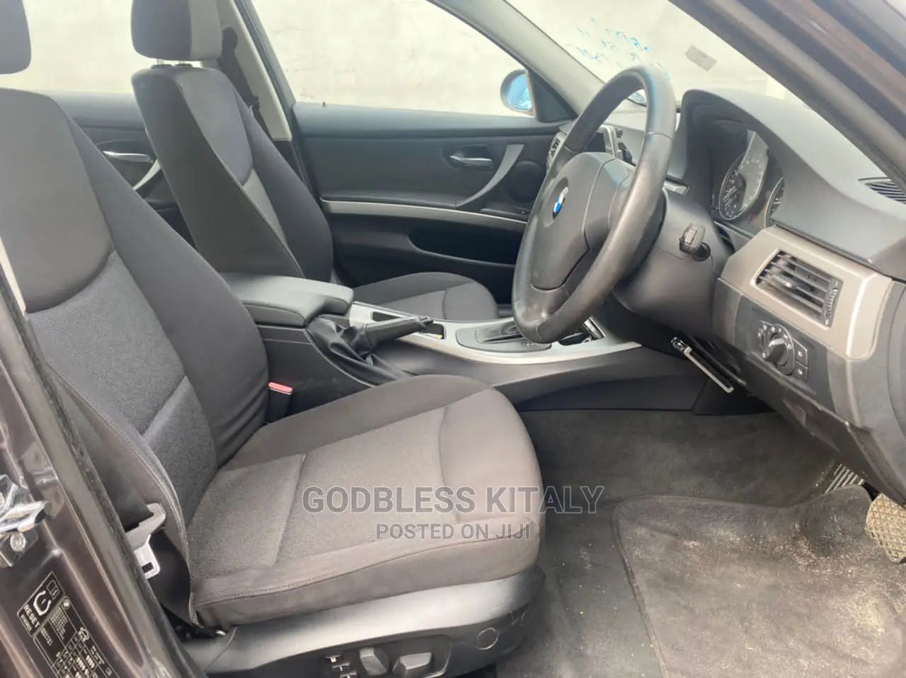 BMW 320i 2005 Black