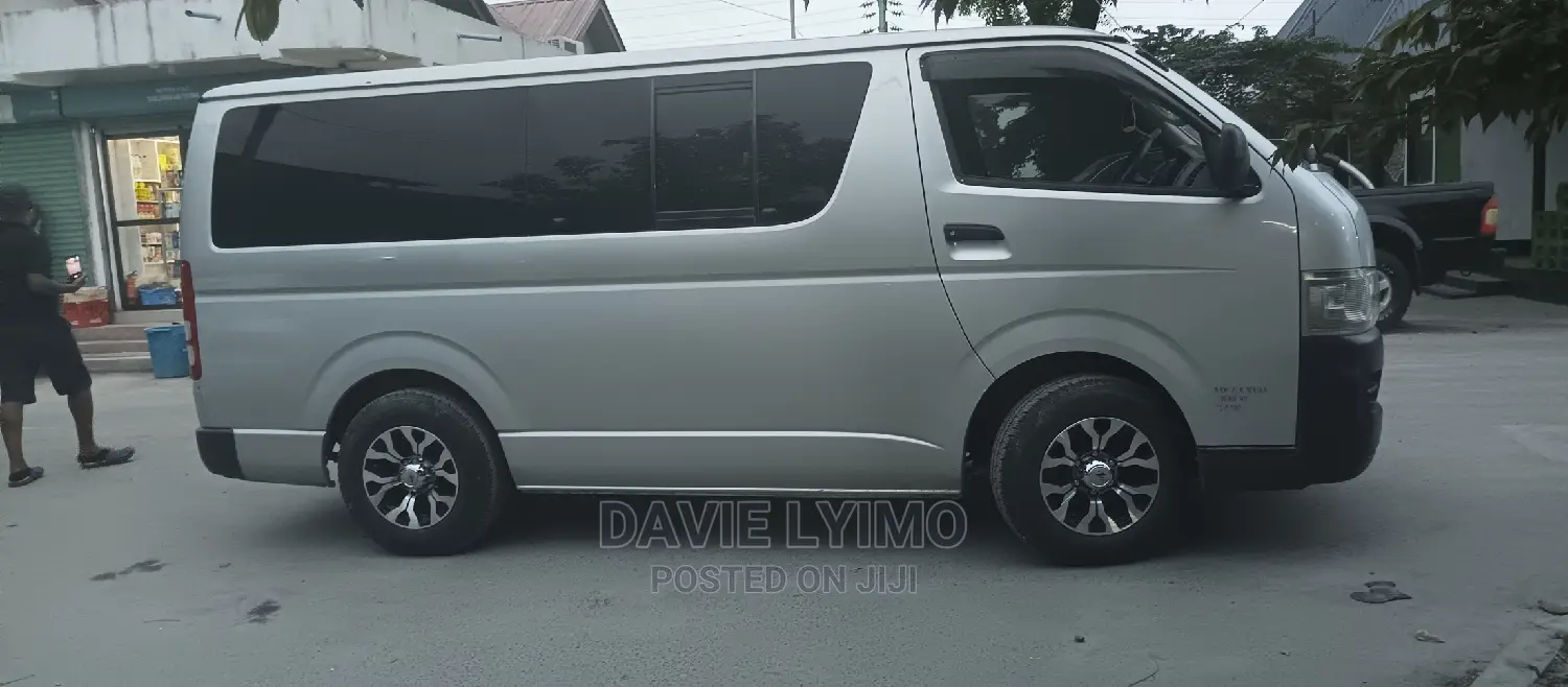 Toyota Hiace 2004 Silver