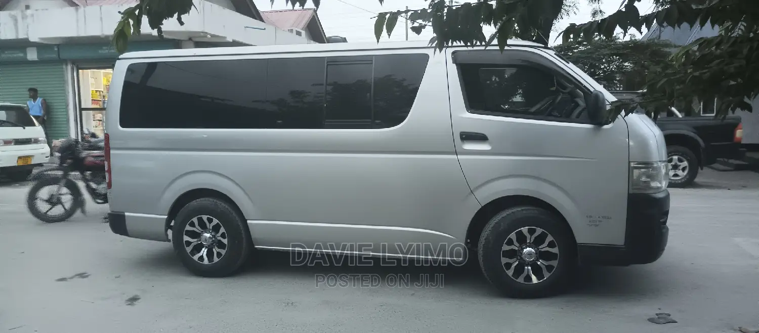 Toyota Hiace 2004 Silver