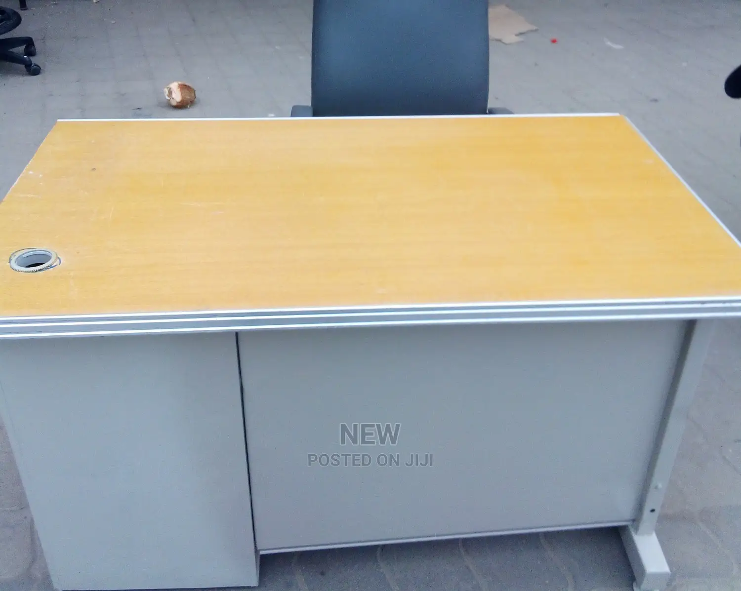 Office Table With Steel Metal