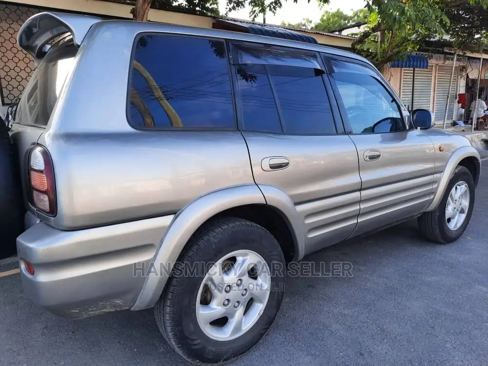 Toyota RAV4 1999 Silver