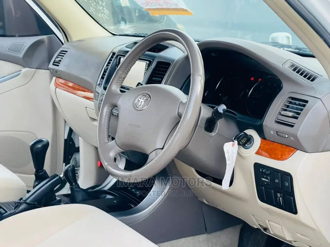 Toyota Land Cruiser Prado 2005 White