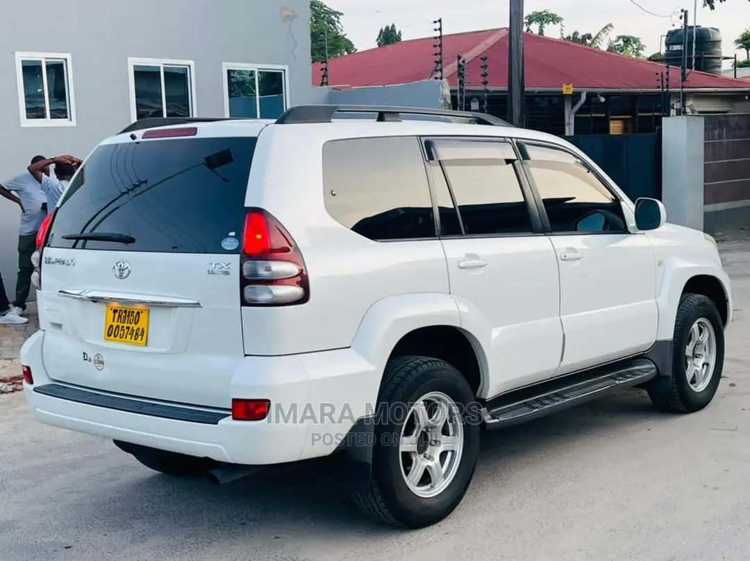 Toyota Land Cruiser Prado 2005 White